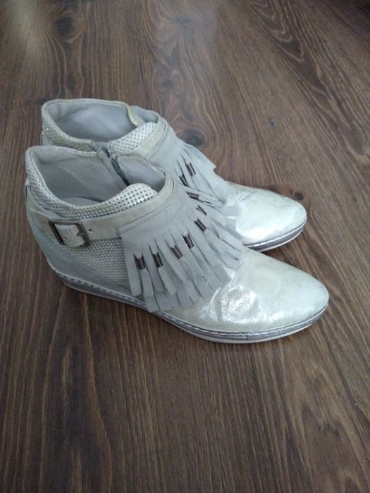 Adidasy botki koturn