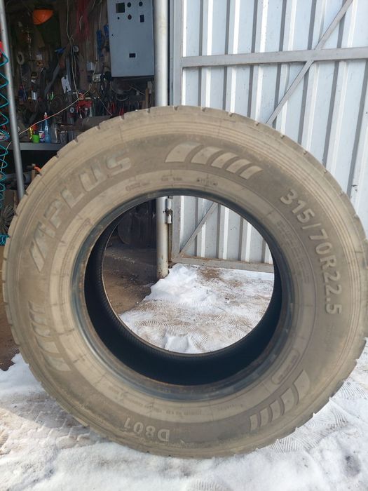 Продам шини 315/70/22,5 б/у. Ціна 1000грн штука. 90