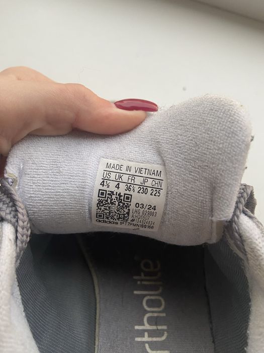 Кросівки універсальні.