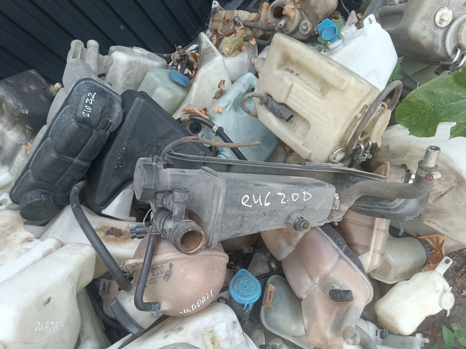 Бачок гур омивача антифризу марки авто в описі