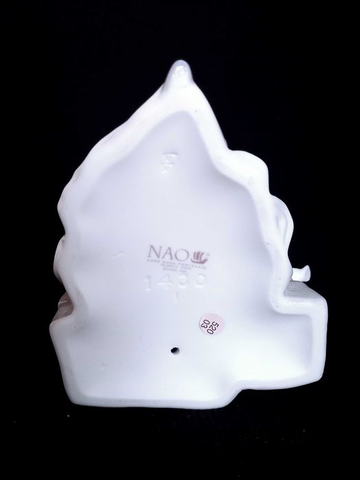Фарфоровая статуэтка NAO Lladro, дефект, читайте описание.