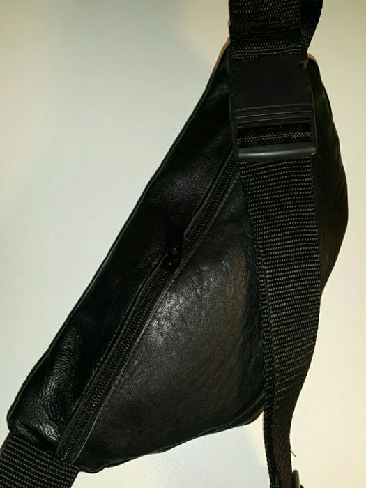 Объемная бананка из натуральной кожи кожаная сумка на пояс на плечо