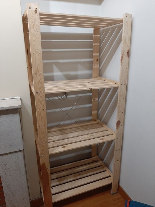 Estante grande de madeira