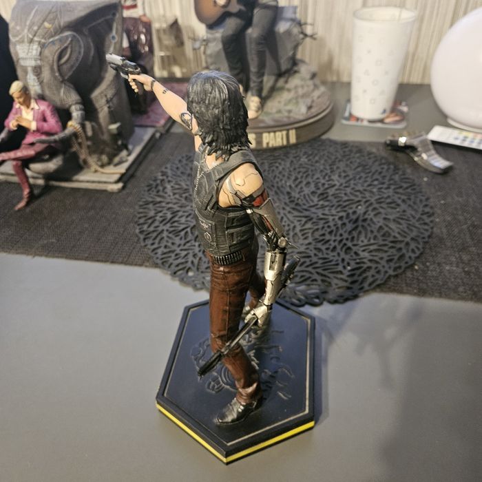 Figurka z gry Cyberpunk 2077 PS4 PS5 xbox.
