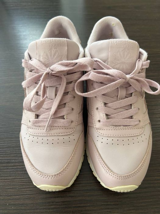 Продам оригинальные женские кроссовки Reebok