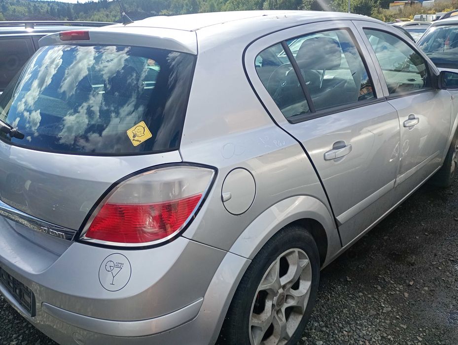 Opel Astra H Z157  1,7 klapa tylna hb 5d, części transport FV dostawa