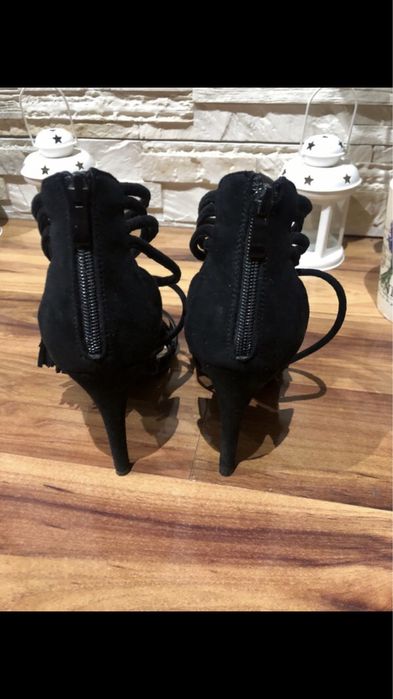 Buty sandały  szpilki frędzle  rozmiar 39