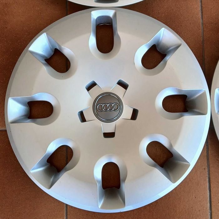 AUDI A1 10-18 Kołpaki 15'' 8X0601147 Komplet