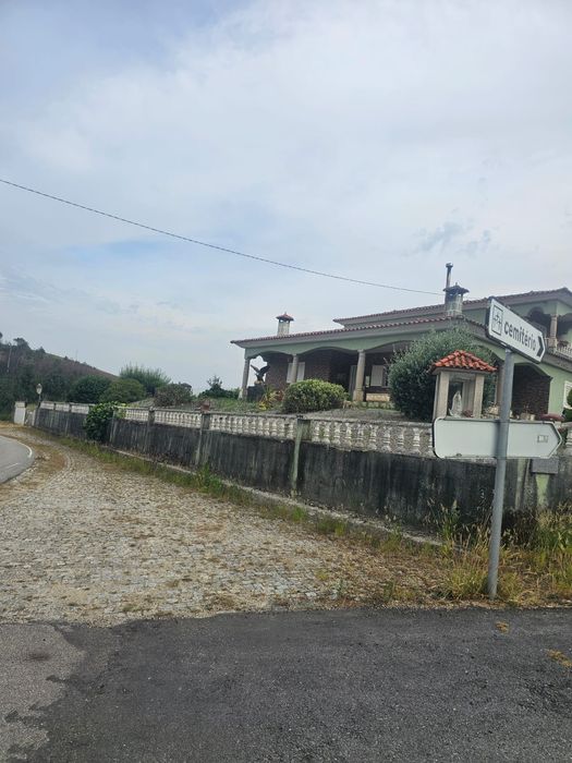 Moradia independente para venda Granja, castro Daire
