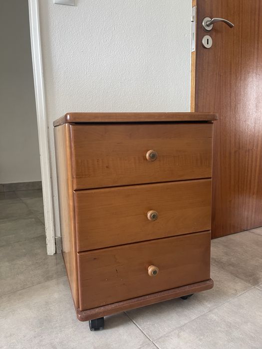 Mesa de cabeceira madeira