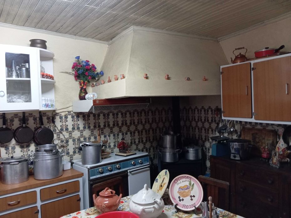 Vende-se Moradia