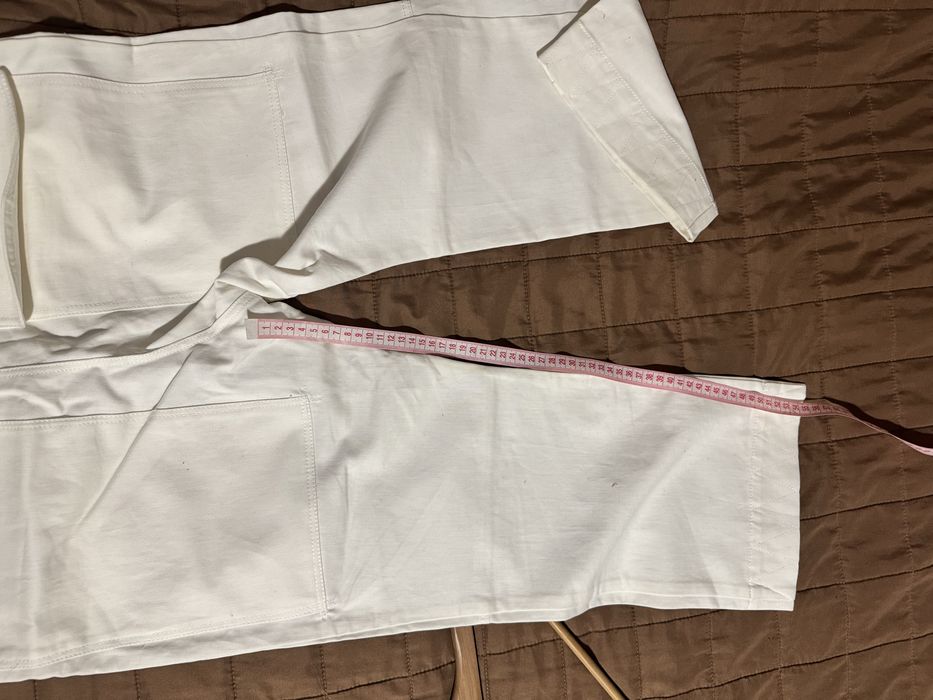 Бавовняні штани від бренду Mango