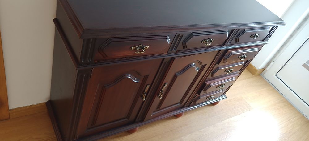 Aparador com espelho