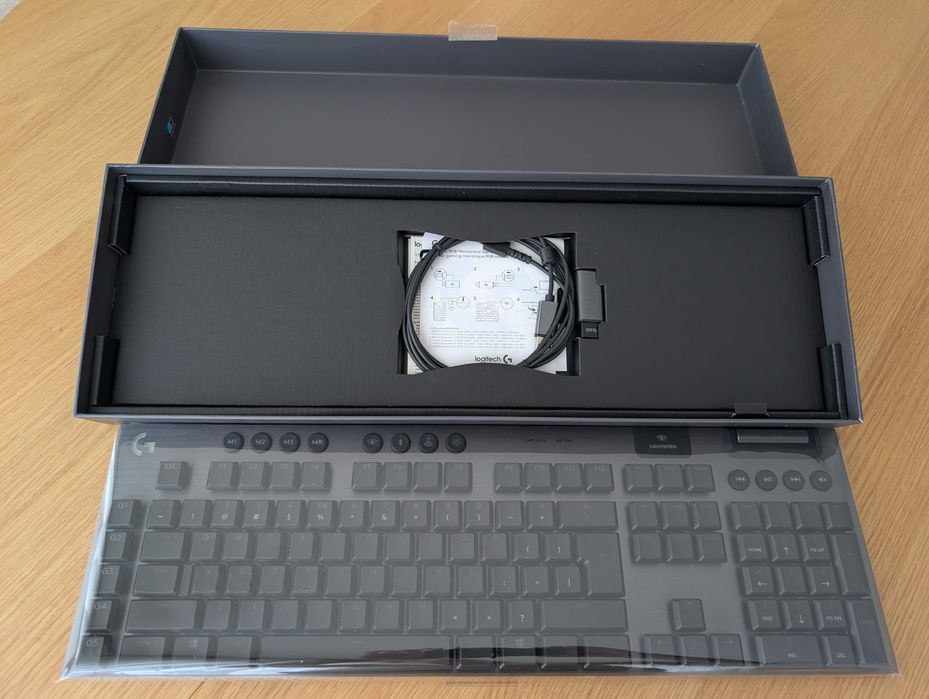 Teclado Mecânico Logitech G915 Sem Fios - GL Tactile, na Caixa