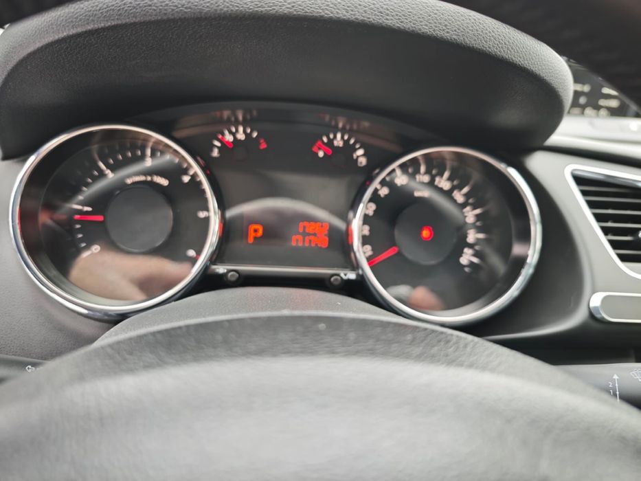 Peugeot 3008 (facelift) 2015 р. 1,6 HDi дизель, автомат