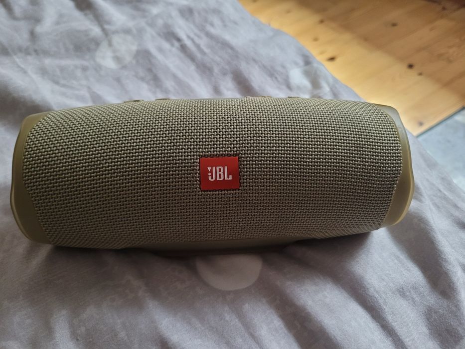 Sprzedam głośnik jbl charage 4