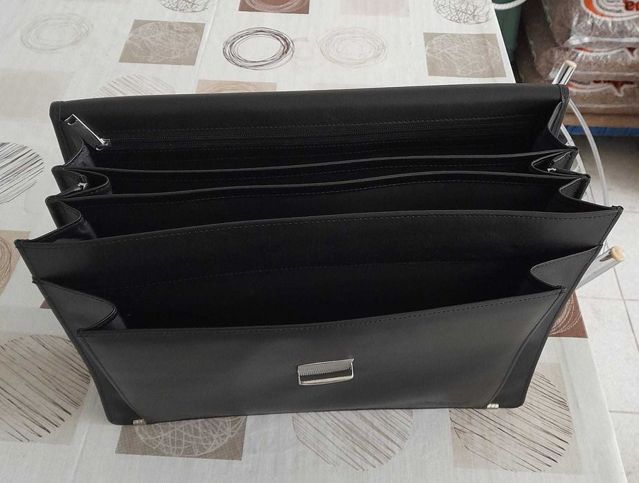 Zaczyk Leather Document Folder – Elegant and Functional64552044167810121