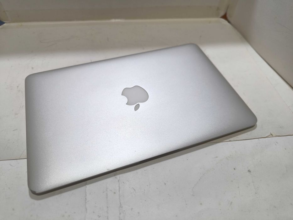 Apple Macbook AIR 11” i5 ssd 256GB