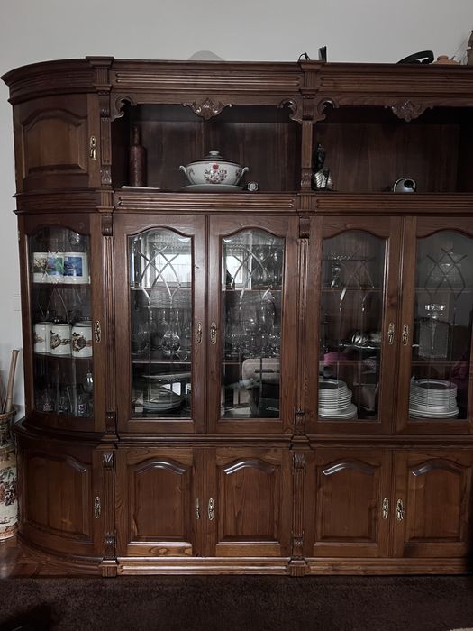 Móvel de louças em mogno