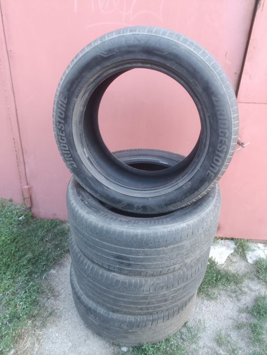 Продам резину Bridgestone 235 55 17