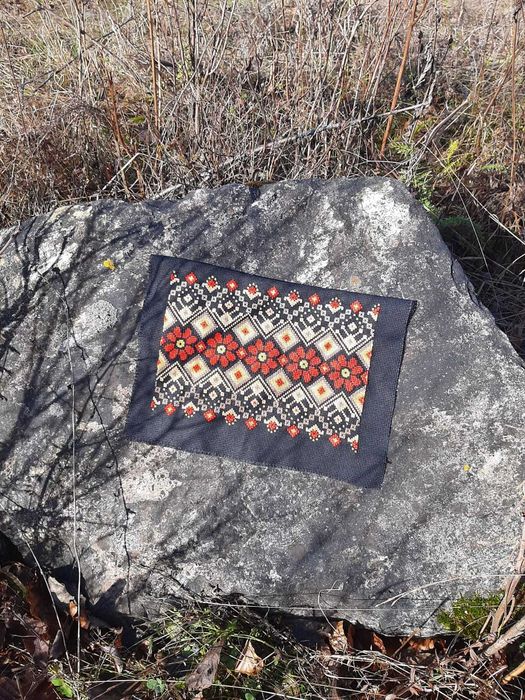 Вишита картина "Багрянець"