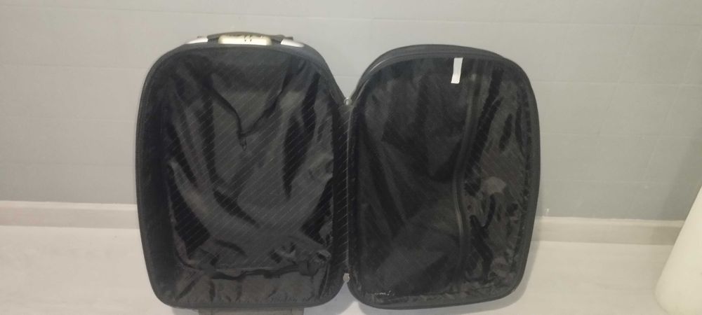 Mala de viagem grande de porão