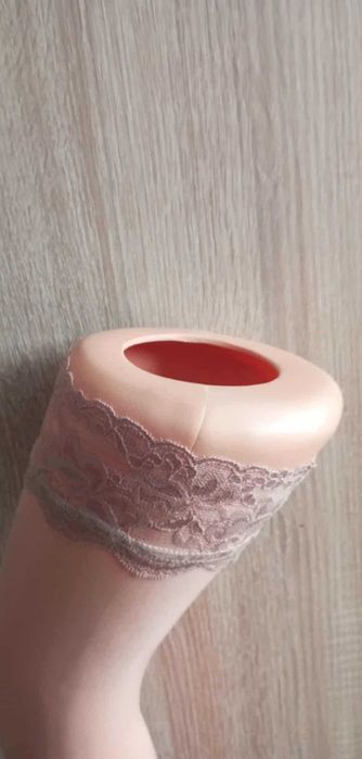 Nr 8 Pończochy samonośne.