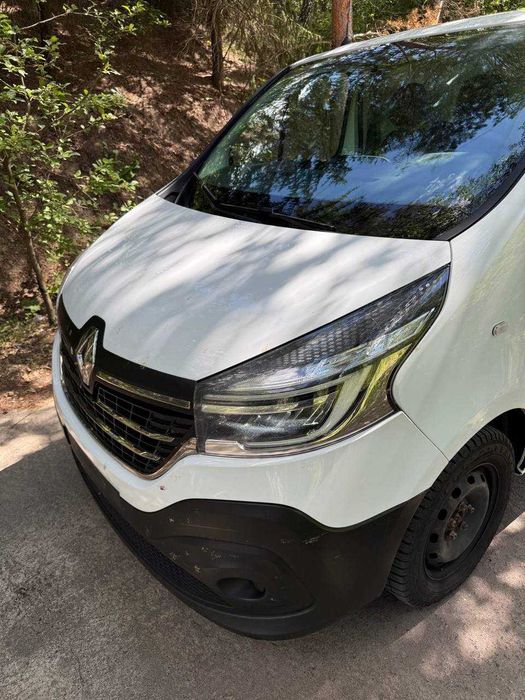 Капот з емблемою Renault Trafic 3 2.0 2019-2022 запчастини