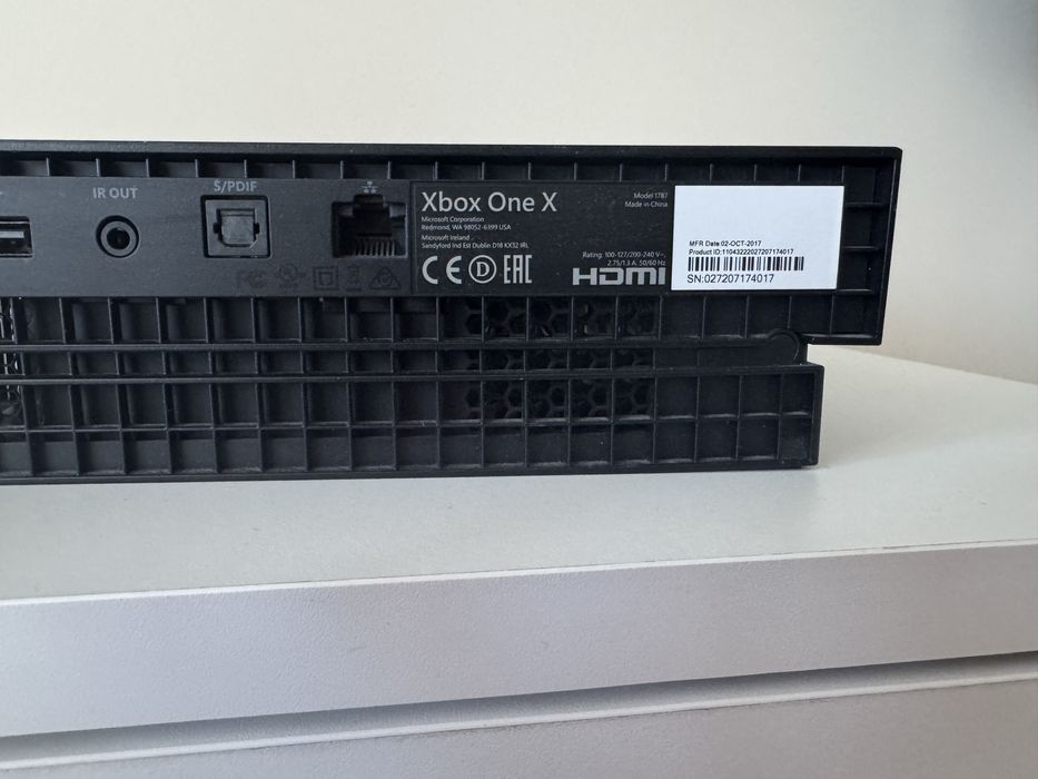 Xbox One X 1TB ігрова приставка