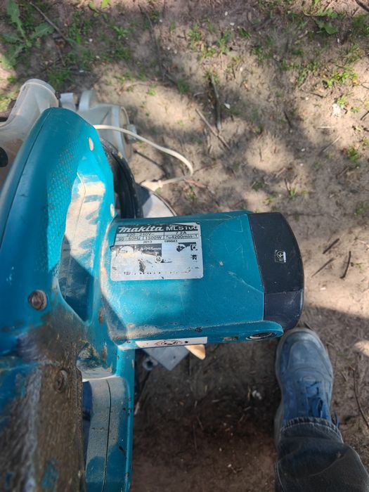 Продам торцювальну пилу makita