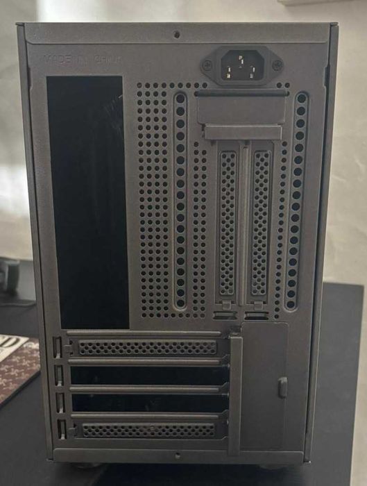 Caixa de Computador NOX Hummer VAULT Mini-ITX