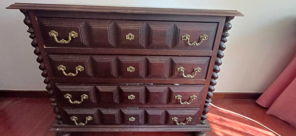 Cómoda Modelo Clássico