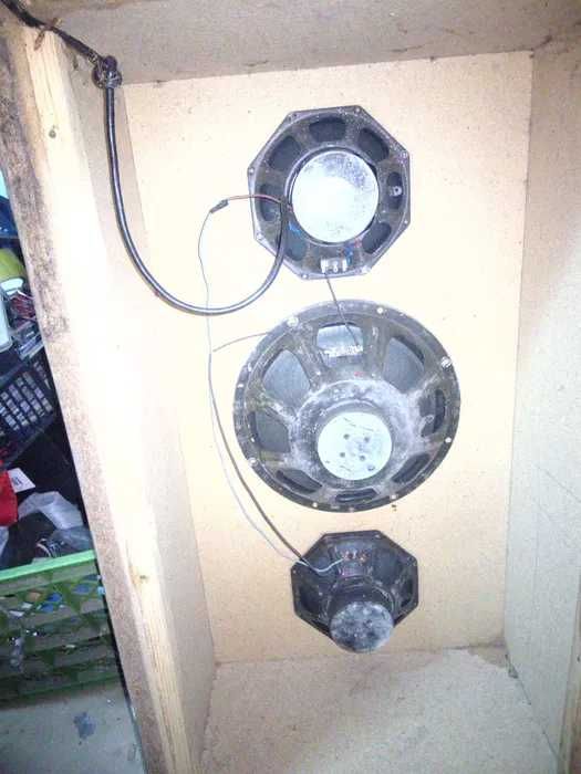 Colunas de som, grandes e fortes