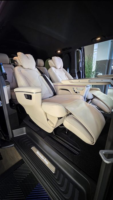 Chauffeur Service**Transfery lotniskowe*Transport VIP*Przewóz osób*Autokary i busy Premium*Mercedes E-Class/S-Class/V-Class/Sprinter
