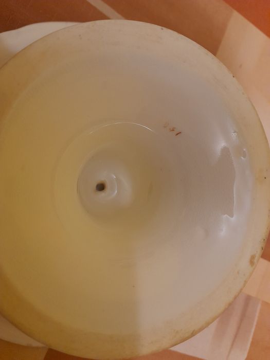 Ceramiczna patera ładna stojąca na nóżce