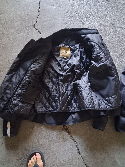 Vende casacas +capacetes mota