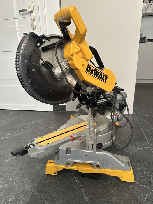 Piła /ukosnica bardzo duza ! dewalt Dw718-QS !! Dania !