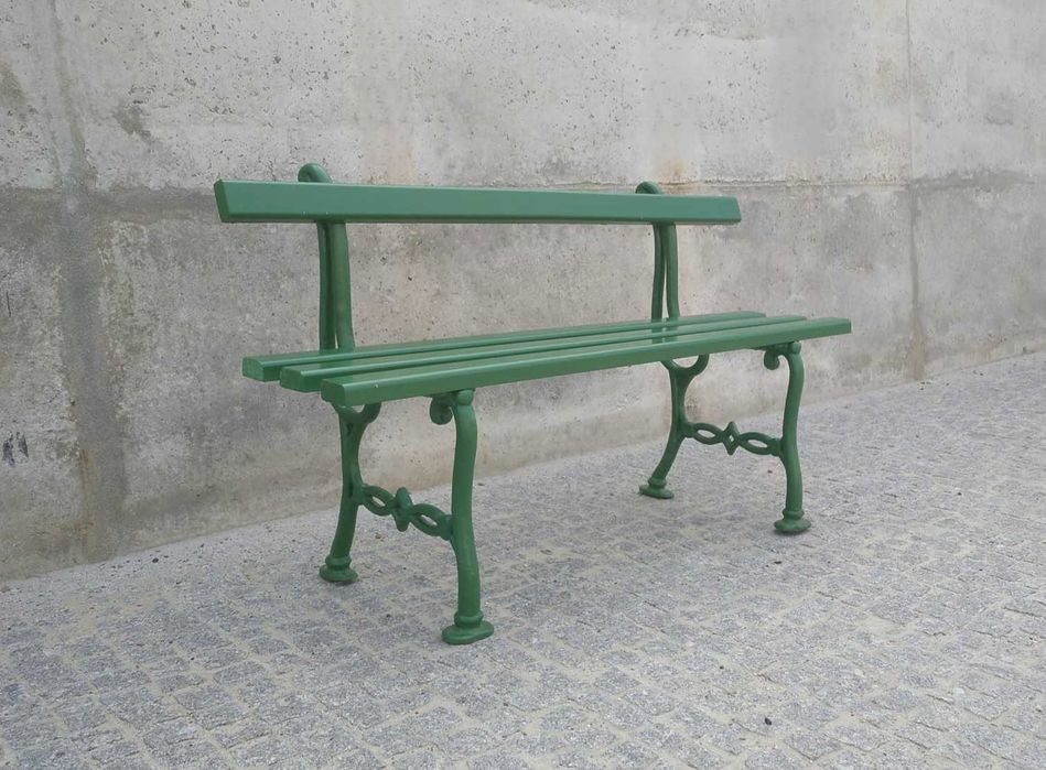 Banco antigo de jardim