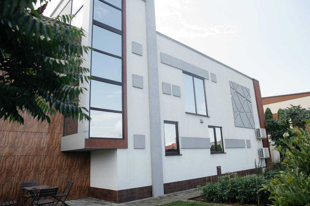 Продаєтсья преміум high-tech будинок з власним бункером/Заходь і живи