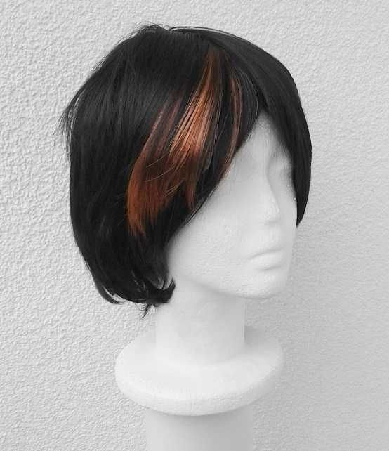 Czarna krótka peruka z grzywką pasemkiem cosplay czarny krótki wig