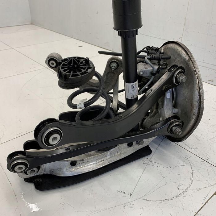 Zwrotnica Tył Prawa Zawieszenie Półoś Wahacze Zacisk Audi A4 B9 22R