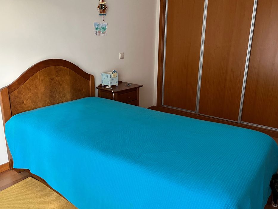 Cama solteiro excelente