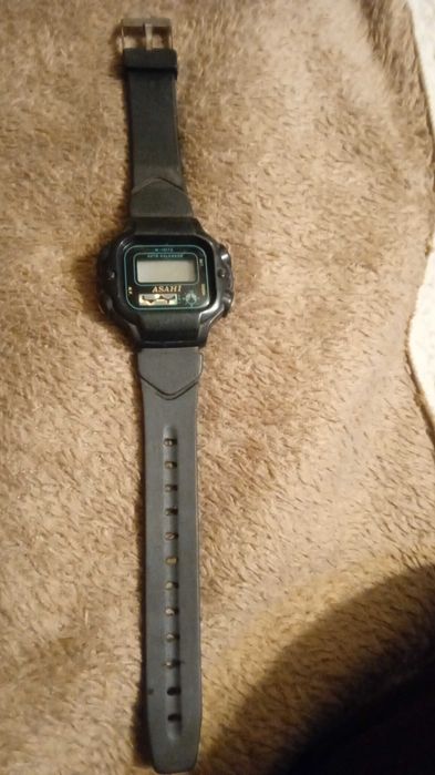 Часы электронные Asahi.