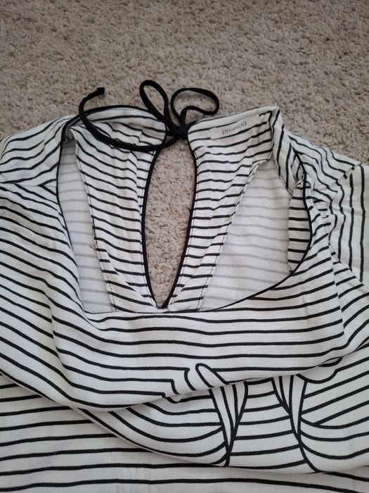 Bluzka w paski i z kokardą Promod