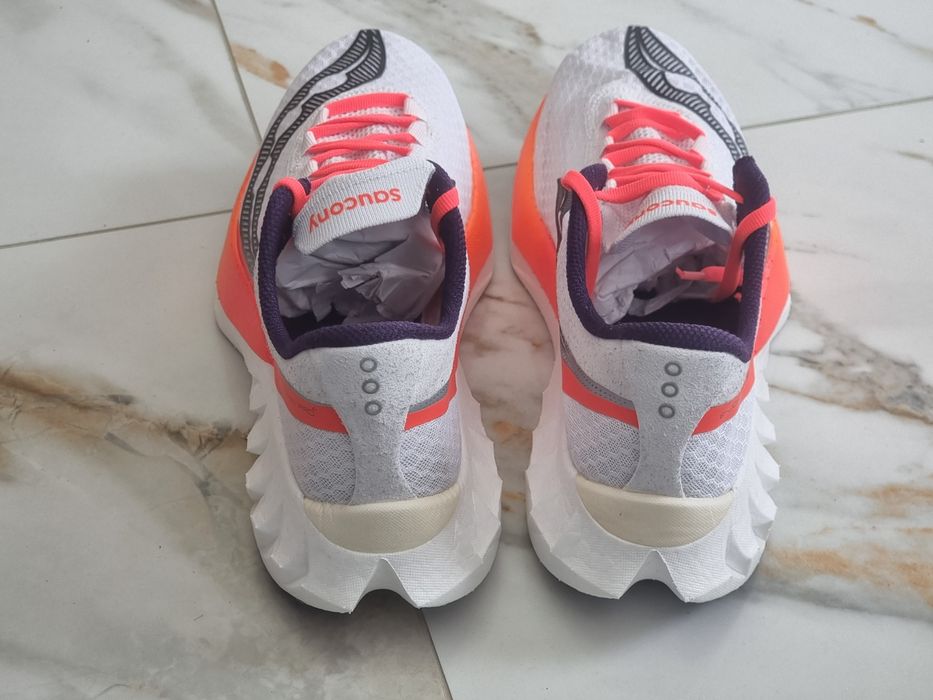 Оригінал 100% бігові кросівки Saucony Endorphin pro 4  EUR  42.5