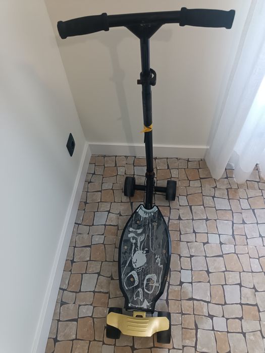 Trotinete/Skate freestyle Oxelo
Como novatr
Indicada para uma utilizaç