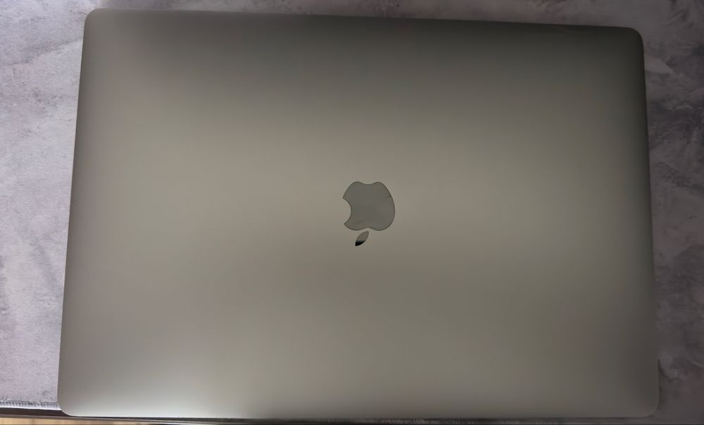 Macbook Pro 15 2017 Touch Bar [i7 / 16gb / 1 terabyte]
