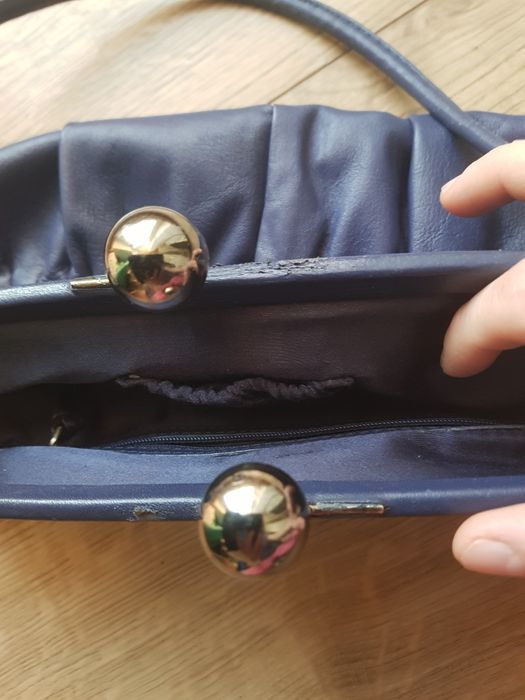 Granatowa torebka damska marki Rocha John Rocha.