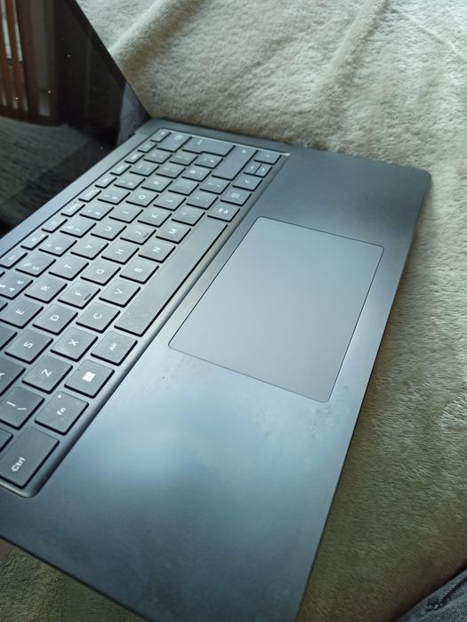 Microsoft Surface laptop 5 i7/16/512