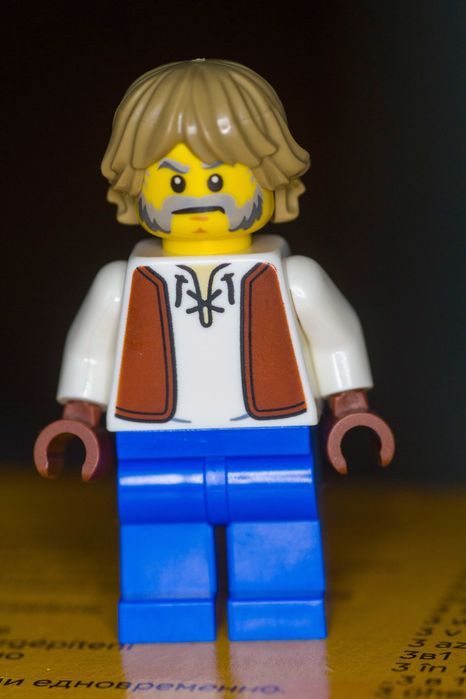 Lego minifigurka - Kowal z Zamku rycerzy Konia.